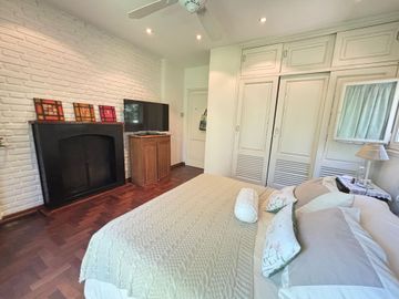 Venta casa 4 amb con parque y pileta B° El Cortijo