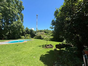 Venta casa 4 amb con parque y pileta B° El Cortijo