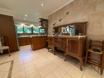 Venta casa 4 amb con parque y pileta B° El Cortijo