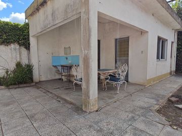 CASA 4AMB CON PATIO, GARAGE FINANCIA-PERMUTA