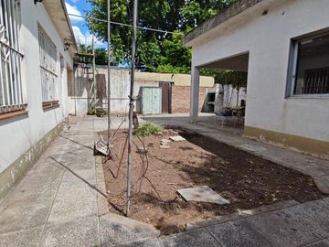 CASA 4AMB CON PATIO, GARAGE FINANCIA-PERMUTA