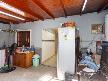 Venta permuta villa bosch 4 ambientes con cochera