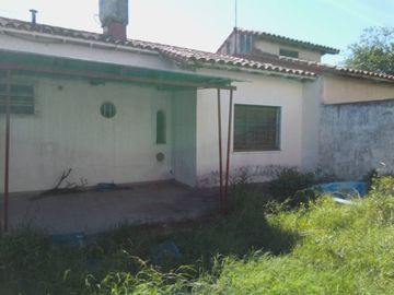 Casa Banfield Oeste 3 ambientes Patio y  Jardin