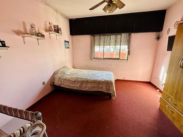 VENTA CASA 5 AMBIENTES EZPELETA CON COCHERAS