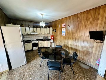 VENTA CASA 5 AMBIENTES EZPELETA CON COCHERAS