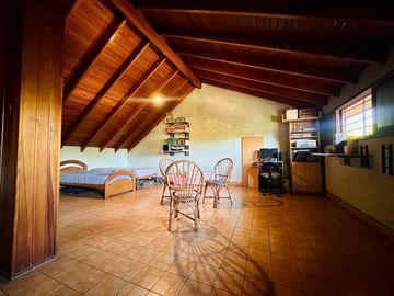 VENTA CASA 5 AMBIENTES EZPELETA CON COCHERAS