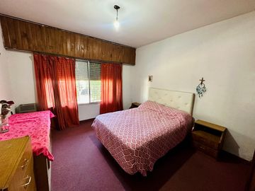 VENTA CASA 5 AMBIENTES EZPELETA CON COCHERAS