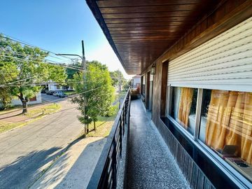 VENTA CASA 5 AMBIENTES EZPELETA CON COCHERAS