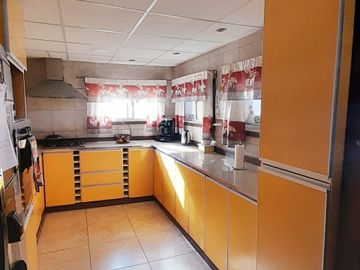 HERMOSA CASA A LA VENTA EN GUAYMALLÉN