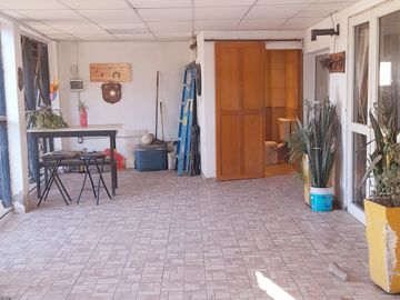 HERMOSA CASA A LA VENTA EN GUAYMALLÉN