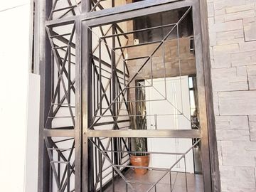 HERMOSA CASA A LA VENTA EN GUAYMALLÉN