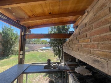 HERMOSA CASA A LA VENTA EN GUAYMALLÉN