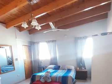 HERMOSA CASA A LA VENTA EN GUAYMALLÉN
