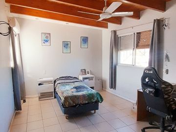 HERMOSA CASA A LA VENTA EN GUAYMALLÉN