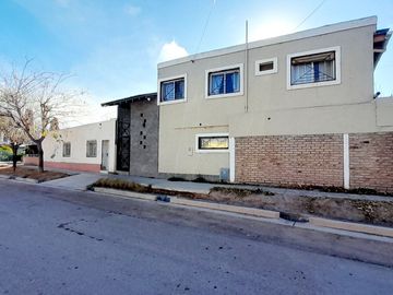 HERMOSA CASA A LA VENTA EN GUAYMALLÉN
