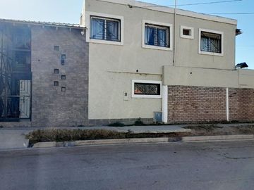 HERMOSA CASA A LA VENTA EN GUAYMALLÉN