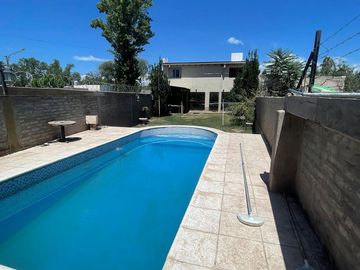 HERMOSA CASA A LA VENTA EN GUAYMALLÉN