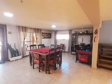 HERMOSA CASA A LA VENTA EN GUAYMALLÉN
