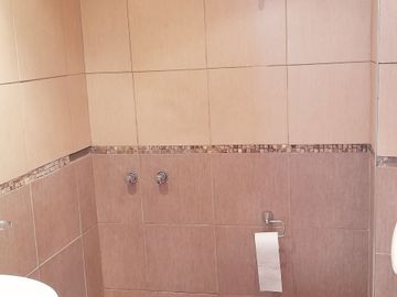 HERMOSA CASA A LA VENTA EN GUAYMALLÉN