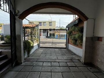 CASA COLONIAL MULTIFUNCION CON REFORMAS DE NIVEL