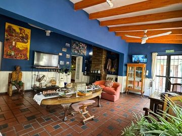 CASA COLONIAL MULTIFUNCION CON REFORMAS DE NIVEL