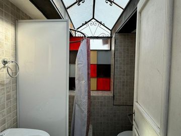 CASA COLONIAL MULTIFUNCION CON REFORMAS DE NIVEL