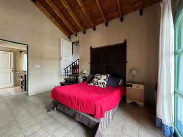 CASA COLONIAL MULTIFUNCION CON REFORMAS DE NIVEL