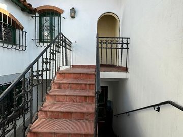 CASA COLONIAL MULTIFUNCION CON REFORMAS DE NIVEL