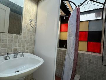 CASA COLONIAL MULTIFUNCION CON REFORMAS DE NIVEL