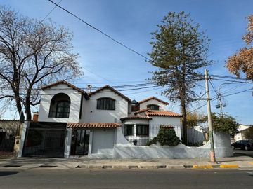 CASA COLONIAL MULTIFUNCION CON REFORMAS DE NIVEL