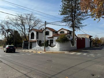 CASA COLONIAL MULTIFUNCION CON REFORMAS DE NIVEL