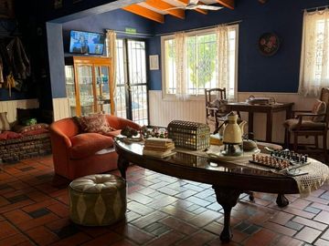 CASA COLONIAL MULTIFUNCION CON REFORMAS DE NIVEL