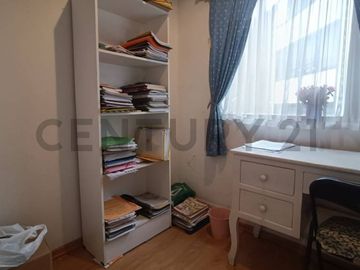 En Venta linda casa junto al Megamaxi de la 6 de Diciembre
