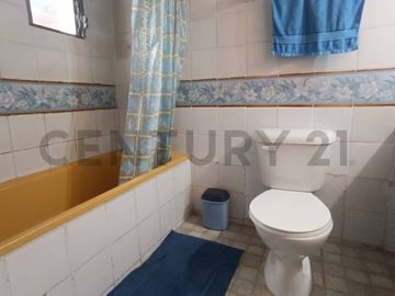 En Venta linda casa junto al Megamaxi de la 6 de Diciembre