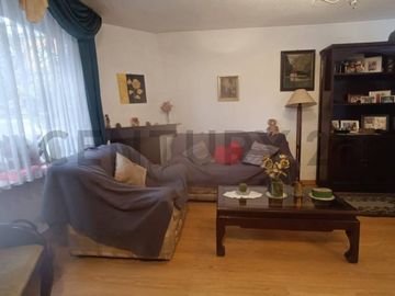 En Venta linda casa junto al Megamaxi de la 6 de Diciembre