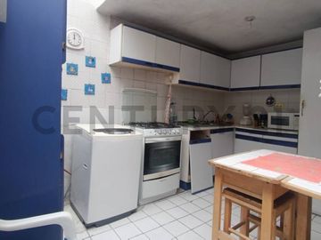 En Venta linda casa junto al Megamaxi de la 6 de Diciembre
