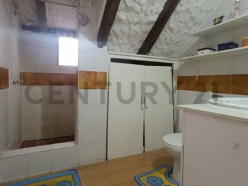 En Venta linda casa junto al Megamaxi de la 6 de Diciembre