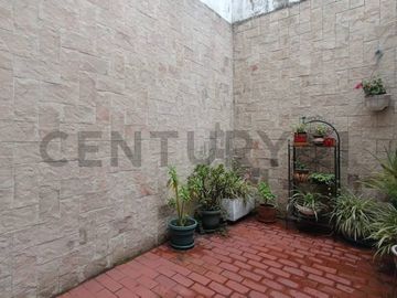 En Venta linda casa junto al Megamaxi de la 6 de Diciembre