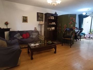 En Venta linda casa junto al Megamaxi de la 6 de Diciembre