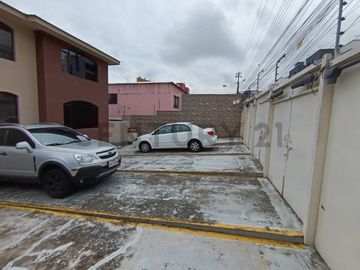 Vendo casa en San Fernando, de 4 dormitorios.