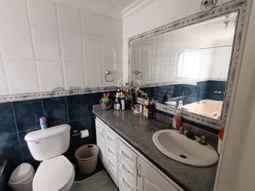 Vendo casa en San Fernando, de 4 dormitorios.