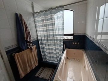 Vendo casa en San Fernando, de 4 dormitorios.