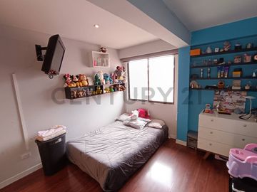 Vendo casa en San Fernando, de 4 dormitorios.
