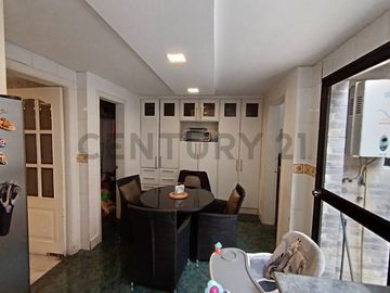 Vendo casa en San Fernando, de 4 dormitorios.