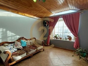 Se Vende Casa, cercana a Mall Plaza Tobalaba