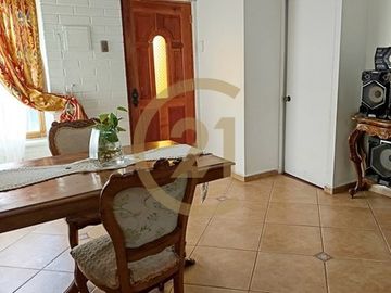 Se Vende Casa, cercana a Mall Plaza Tobalaba