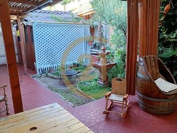 Se Vende Casa, cercana a Mall Plaza Tobalaba