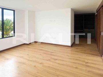 Amplia Casa de 140 m² en Urbanización Armenia 2, Sector de Alta Plusvalía