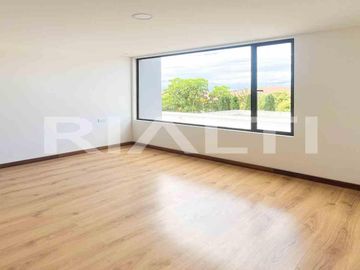 Amplia Casa de 140 m² en Urbanización Armenia 2, Sector de Alta Plusvalía
