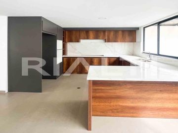 Amplia Casa de 140 m² en Urbanización Armenia 2, Sector de Alta Plusvalía